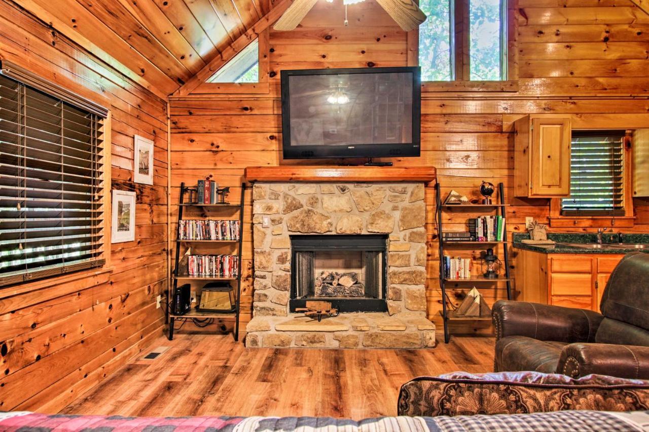 Charming Pigeon Forge Cabin With Private Hot Tub! Sevierville Exterior foto