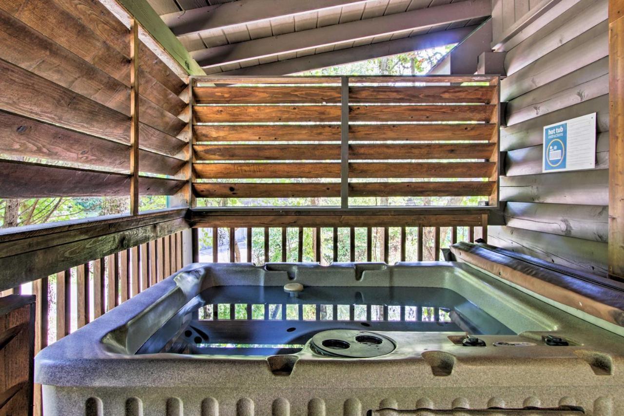 Charming Pigeon Forge Cabin With Private Hot Tub! Sevierville Exterior foto